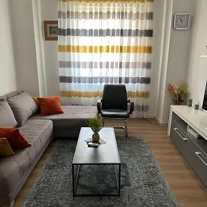 Kelly's Cozy Hideaway - Appartamento Tirana