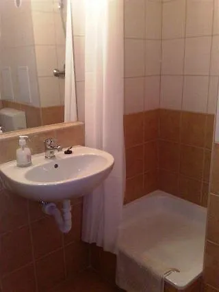 Budapest Center House 0*,