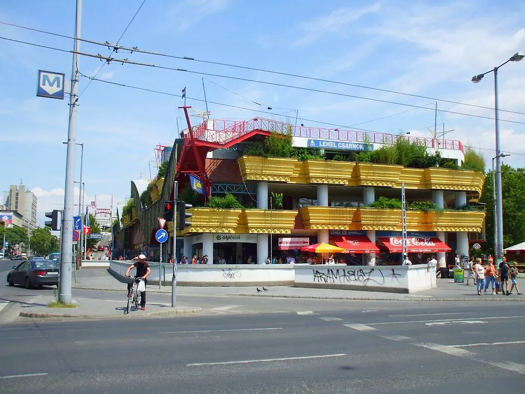 Budapest Center House 0*,